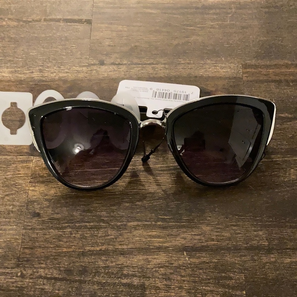 Cat eye sunglasses